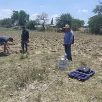 Trabajo de campo para estudio del terreno
